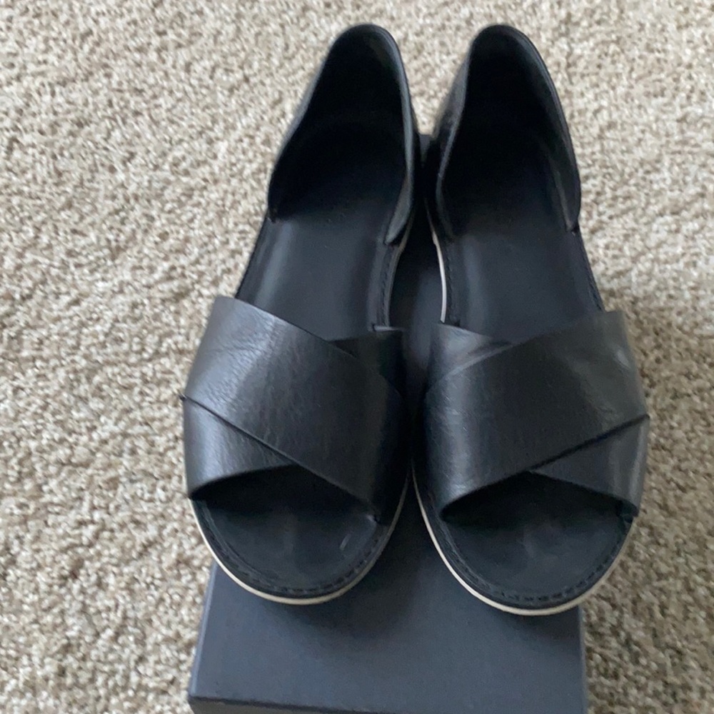 Vince Ida Open-Toe Leather Flat, Black US9 / EUR 40